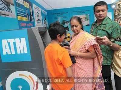 ফ্রি-র দিন শেষ, ATM-এ কার্ড ঢোকালেই এবার দিতে হবে চার্জ!