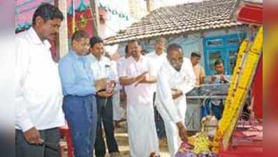 ಮುರ್ಕವಾಡ ಗ್ರಾಪಂ ಎದುರು ಪ್ರತಿಭಟನೆ