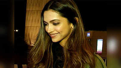 Deepika seeks blessings at Siddhivinayak temple 