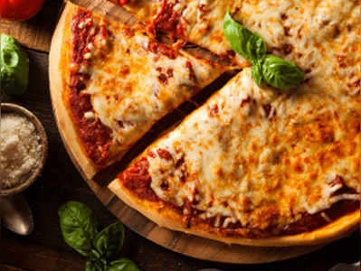 बाहर जाने की क्या जरूरत, घर पर बनाएं टेस्टी पिज़्ज़ा