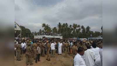 திண்டுக்கல் நத்தம் கோவில்பட்டியில் போலீஸ் மீது தண்ணீர் பாக்கெட் வீச்சு; ஜல்லிக்கட்டு
ஒத்திவைப்பு!