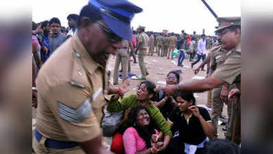 Jallikattu protests turn ugly, cops thrash women 