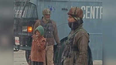 CRPF soldiers battle sub-zero temperature to perform their duties 