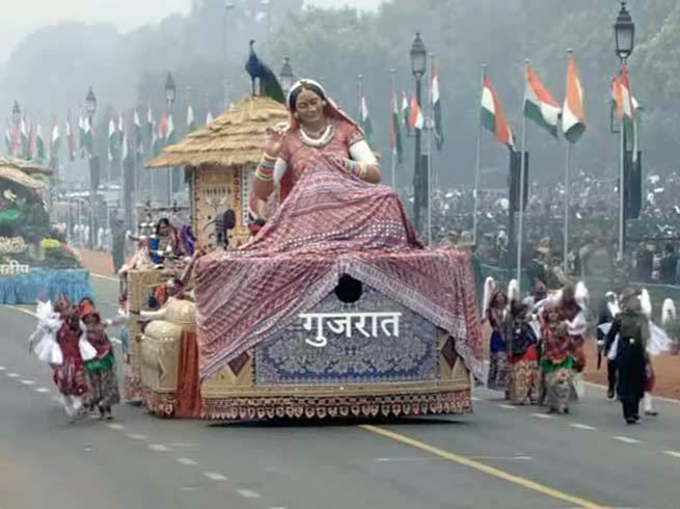 गणतंत्र दिवस पर झांकियों से सज गया राजपथ