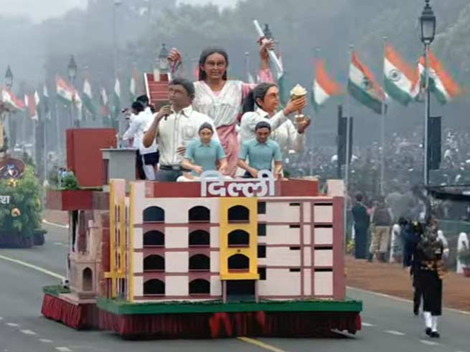 गणतंत्र दिवस पर झांकियों से सज गया राजपथ