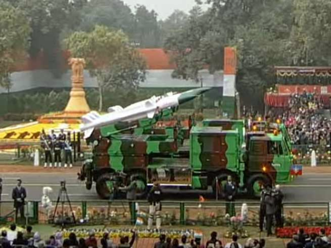 गणतंत्र दिवस: राजपथ पर दिखी सेना की ताकत