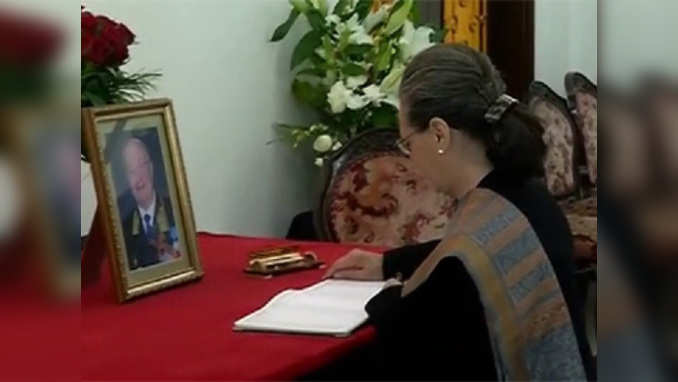 Sonia Gandhi pays tribute to Russian Ambassador Alexander Kadakin 