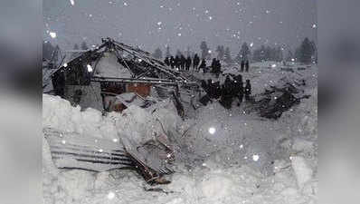Kashmir: Soldiers trapped under snow rescued 