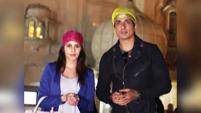 Sonu Sood, Amyra Dastur seek blessings for Kung Fu Yoga at a Gurudwara in Delhi 