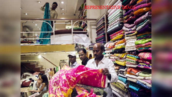 Women power back note ban, Karnataka shop sells saris for just Rs 20 