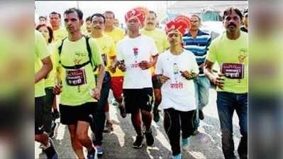 25km పరుగెత్తాకే పెళ్లి చేసుకున్న జంట!