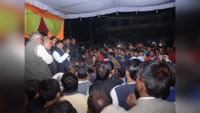 यूपी चुनाव 2017: शिवपाल को जसवंतनगर में दिखाए गए काले झंडे