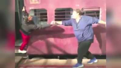 DDLJ के सबसे रोमांटिक सीन को दोहराते वक्त ट्रेन से गिरे रणवीर सिंह