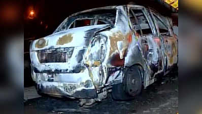 Driver dies as car catches fire in Delhi 