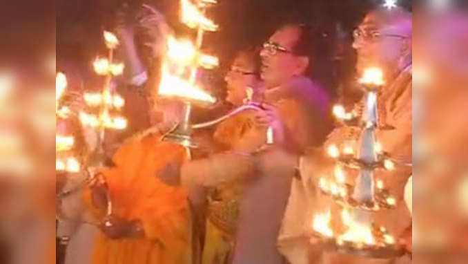 Watch: Shivraj Singh Chouhan performs aarti 