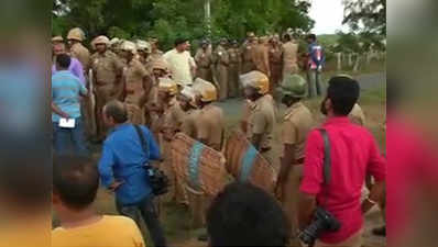 Heavy police deployment outside Chennai resort as Sasikala meets AIADMK MLAs 