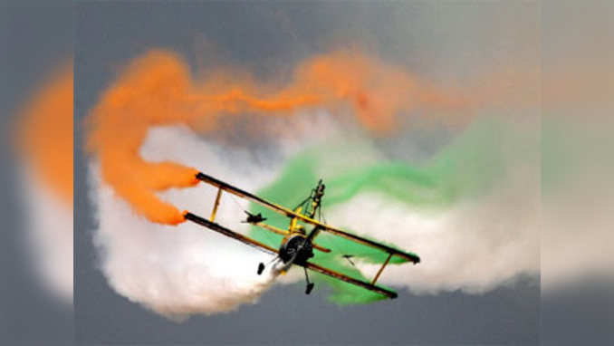 Aero India begins with stunning air shows, aerobatics by various countries 