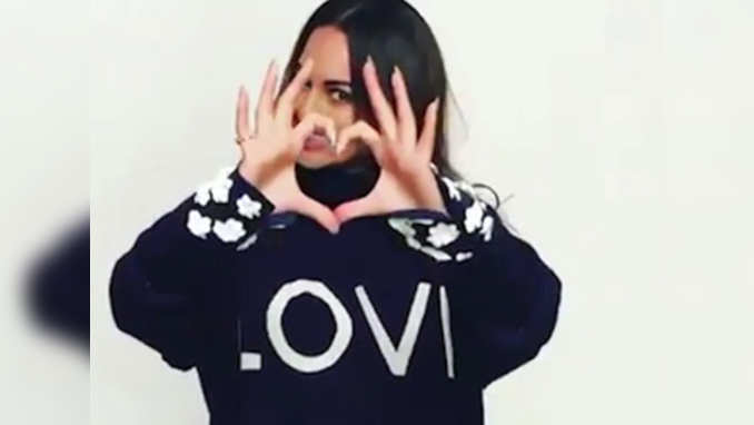 Sonakshi Sinha wishes fans Happy Valentine’s Day with love 