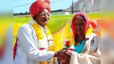 85-year-old man proposes wife with a rose on Valentine’s Day 