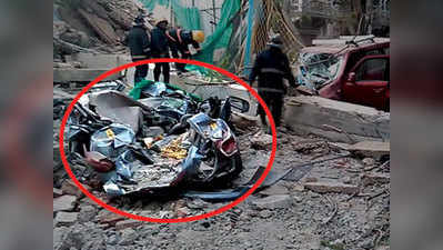 Mumbai: Driver killed after building collapses on car 