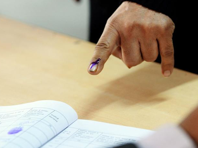 यूपी चुनाव: वोट डालने के लिए विदेशों से आ रहे हैं घर