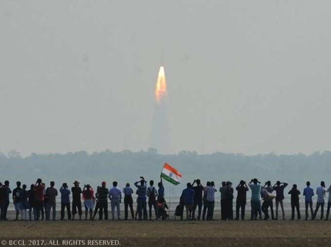 इसरो को कैसे मिलती है दुनिया को हैरत में डालने वाली कामयाबी?