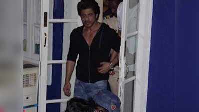 Shah Rukh Khan spotted shooting for Imtiaz Alis next in Bandra 