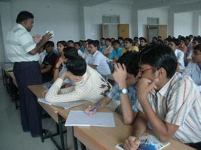 IIT-IIM में टीचरों की कमी पर संसदीय पैनल खफा