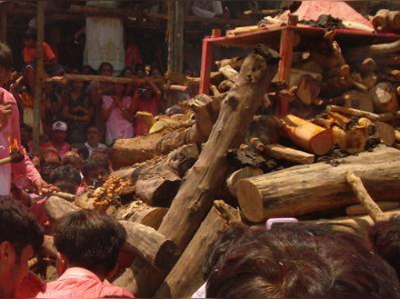 മരിച്ചെന്നു കരുതിയ യുവാവ് സംസ്‍കാരത്തിനു മുമ്പ് ഞെട്ടി എഴുന്നേറ്റു