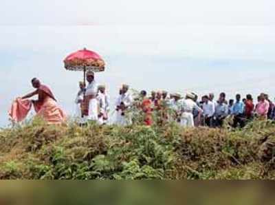 ನಾದಲೋಲನ ಕೊಳಲಿನ ನಿನಾದಕ್ಕೆ ತಲೆದೂಗಿದ ಭಕ್ತರು