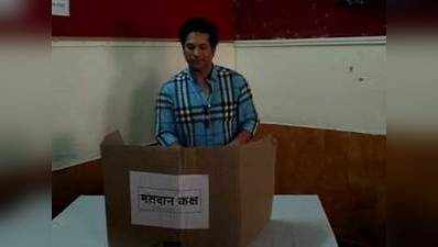 Sachin Tendulkar casts his vote at a polling booth in Bandra 