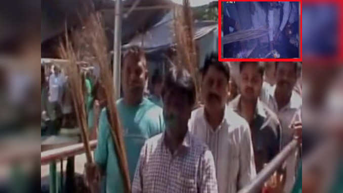 Unusual offering! Brooms offered to Lord Shiva to treat skin ailments on Mahashivratri 