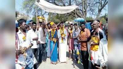 മഴ ലഭിക്കാന്‍ യുവാക്കള്‍ തമ്മില്‍ വിവാഹം!