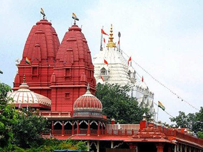 दिल्ली के इन प्रसिद्ध धार्मिक केंद्रों की करें सैर