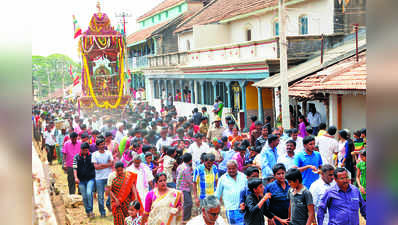 ಕೆ.ಆರ್‌.ಪೇಟೆ: ಹೊಸಹೊಳಲು ಸಡಗರದ ಲಕ್ಷ್ಮೀನಾರಾಯಣಸ್ವಾಮಿ ಬ್ರಹ್ಮ ರಥೋತ್ಸವ