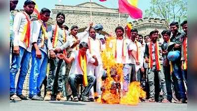 ಹೆಲ್ಮೆಟ್‌ ಕಡ್ಡಾಯಕ್ಕೆ ವಿರೋಧ