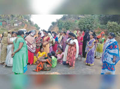 ಅಂಡರ್‌ಪಾಸ್‌ ನಿರ್ಮಾಣಕ್ಕೆ ಆಗ್ರಹಿಸಿ ಪ್ರತಿಭಟನೆ