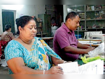 চিটফান্ডের মোকাবিলায় লক্ষ্মীরঝাঁপি হাতে আলো দেন শিখা