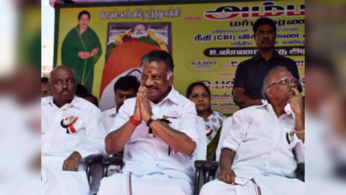 Panneerselvam leads hunger strike demanding judicial inquiry into Jayalalithaas death 