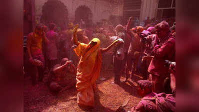 Widows shun taboo, play Holi in Vrindavan 