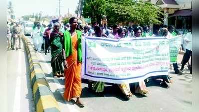 ಬೇಡಿಕೆ ಈಡೇರಿಕೆಗೆ ಆಗ್ರಹಿಸಿ ಪಾದಯಾತ್ರೆ