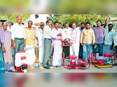 ಕೃಷಿ ಯಂತ್ರೋಪಕರಣ ವಿತರಣೆ