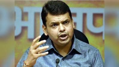 सुकमा अटैकः महाराष्ट्र CM ने शहीद के परिवार को दिया 10 लाख