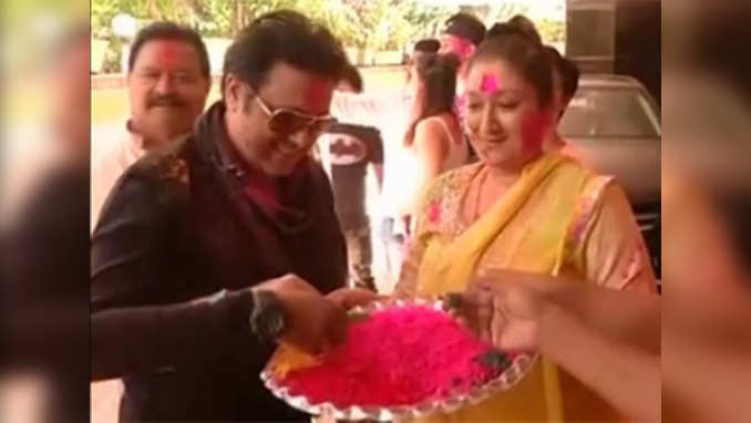 Watch: Bollywood celebs drenched in Holi colours 