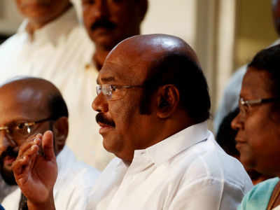 சசிகலாவின் புகழ்பாடி பட்ஜெட் தொடங்கிய ஜெயக்குமார்!