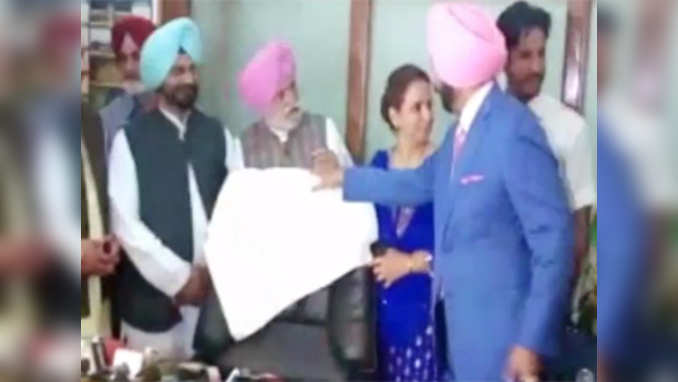 Punjab: Navjot Singh Sidhu takes charge as Cabinet minister 