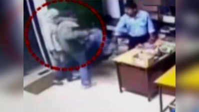 On cam: Robbers shoot petrol pump employee, loot Rs 2 lakh in Odisha 