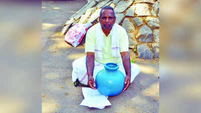 ಕುಡಿಯುವ ನೀರಿಗಾಗಿ ಏಕಾಂಗಿ ಪ್ರತಿಭಟನೆ