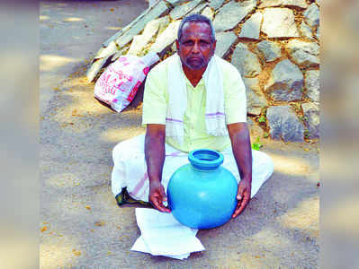 ಕುಡಿಯುವ ನೀರಿಗಾಗಿ ಏಕಾಂಗಿ ಪ್ರತಿಭಟನೆ