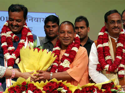 योगी, मौर्य और दिनेश शर्मा के साथ 40 से ज्यादा विधायक ले सकते हैं मंत्रीपद की शपथ